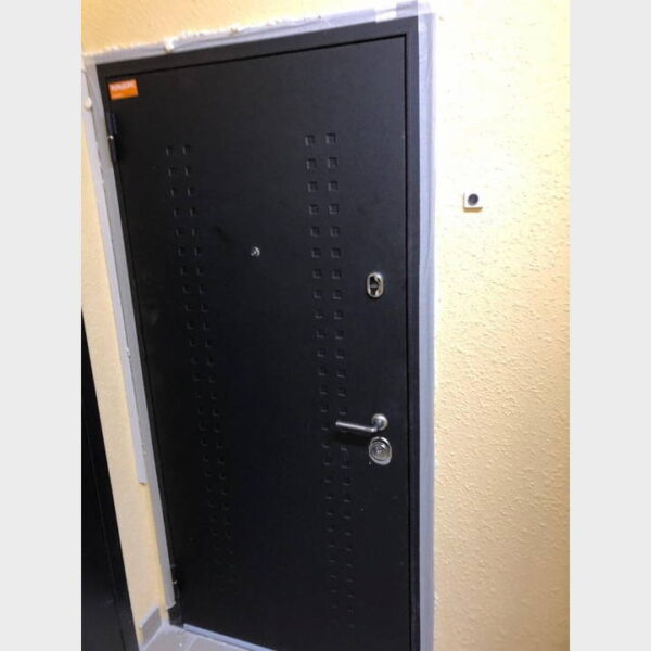 installation-of-metal-doors-720x720-v4v0q70